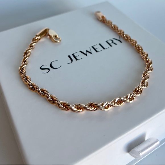 Rope Chain Bracelet | 18k Gold Plated Luxury Jewelry - Picture 2 of 8